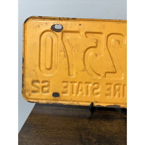 VTG 1962 New York Empire State License Plate YELLOW, 1J•2570 - Picture 5 of 6